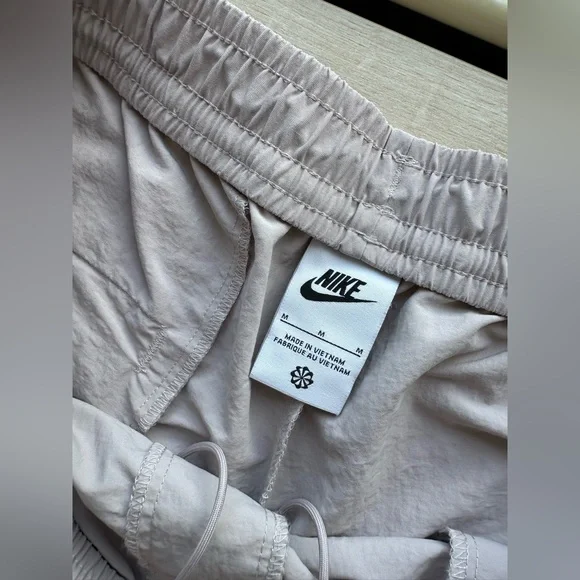 BUY 3•GET FREE SHIPPING• Nike Sportswear Everything Woven Mid-Rise 5” Short - Picture 2 of 12